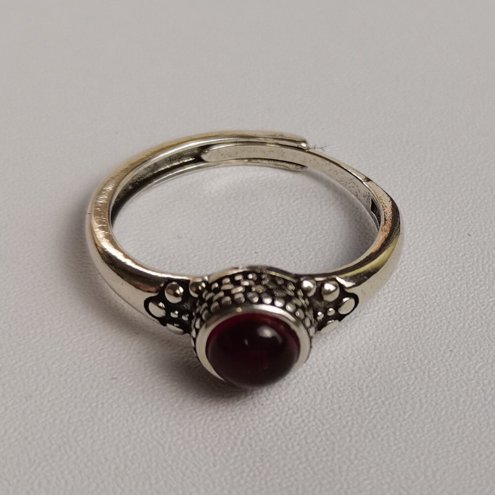Second-hand women's classic vintage rings